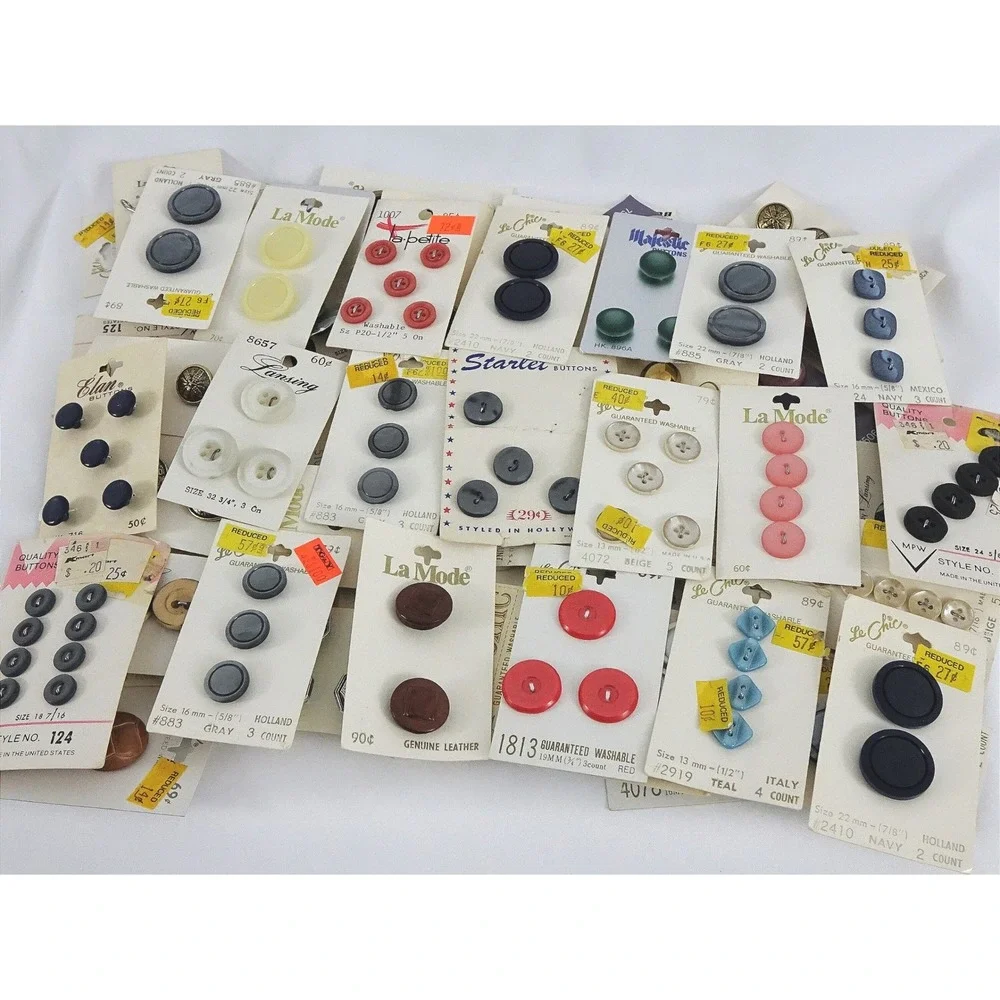 Vintage Goose Tin Sewing‎ Buttons Lot 299 Unisex OS Multicolor Mixed Fasteners